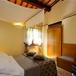 Guesia Village E Lejlighedshotel