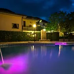 Guesia Village E Lejlighedshotel