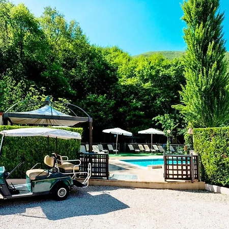 Guesia Village E Фолиньо