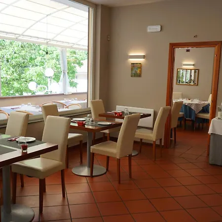 Guesia Village E Фолиньо