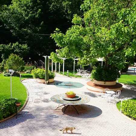 Апарт-отель Guesia Village E Фолиньо