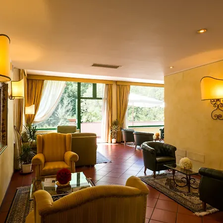 Guesia Village E Апарт-отель Фолиньо