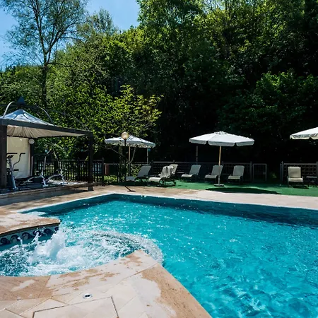 Апарт-отель Guesia Village E Фолиньо